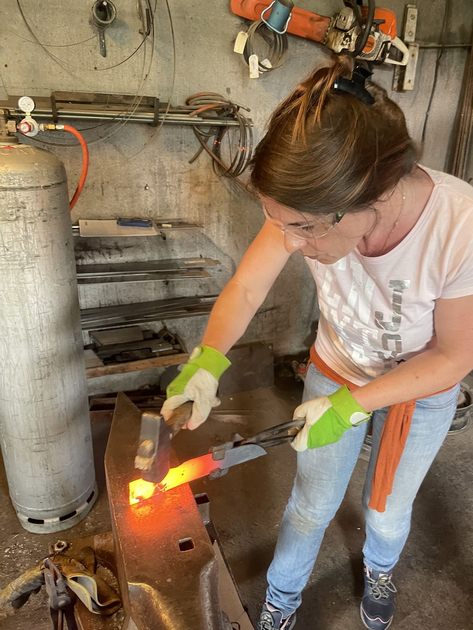 stage de forge d'un couteau droit