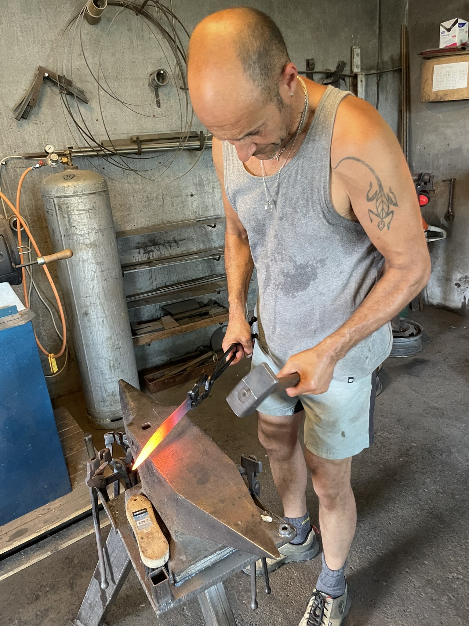 stage de forge d'un couteau droit