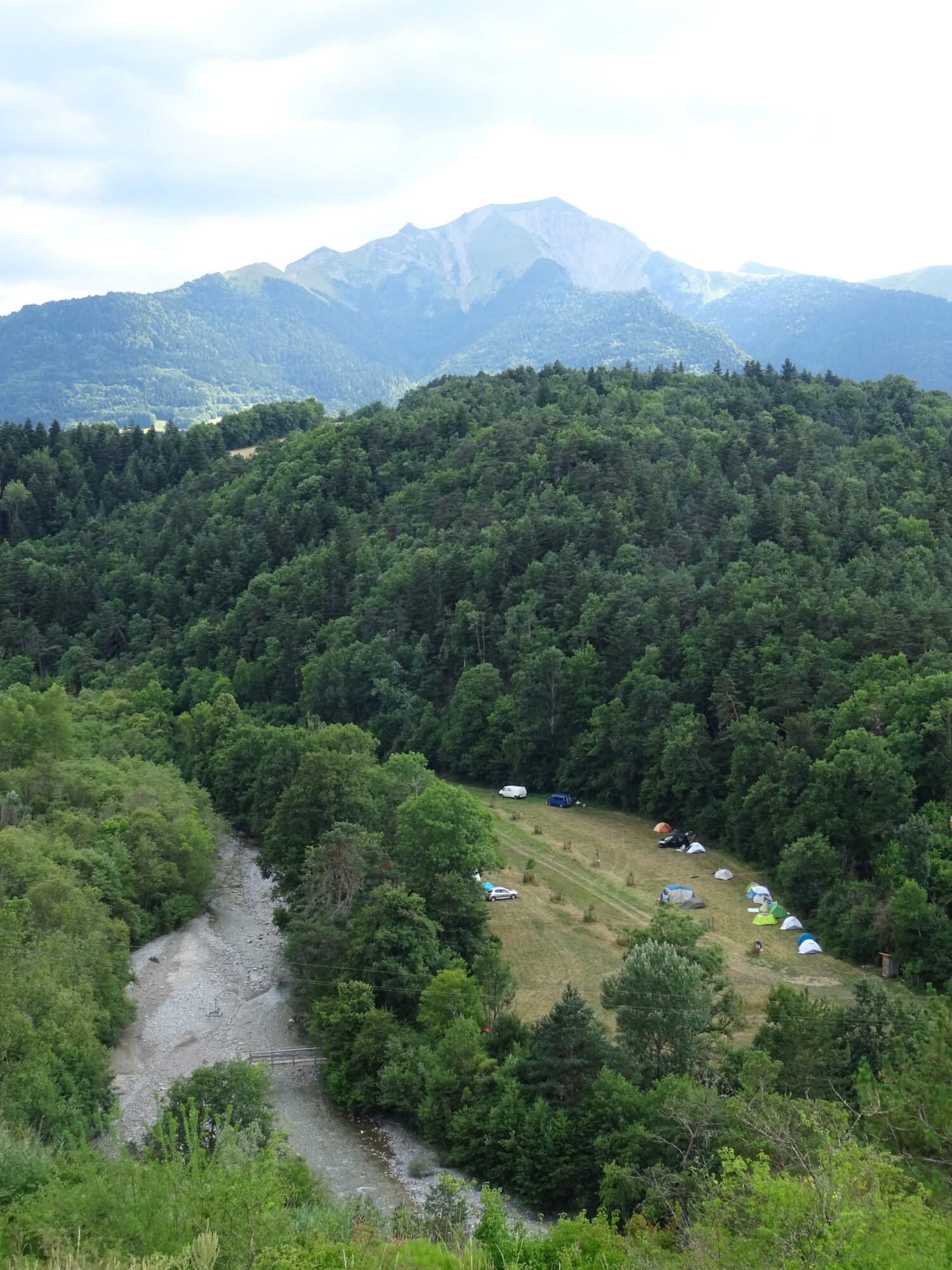 Camping au bord de l'Ebron, au Moulin de Recours