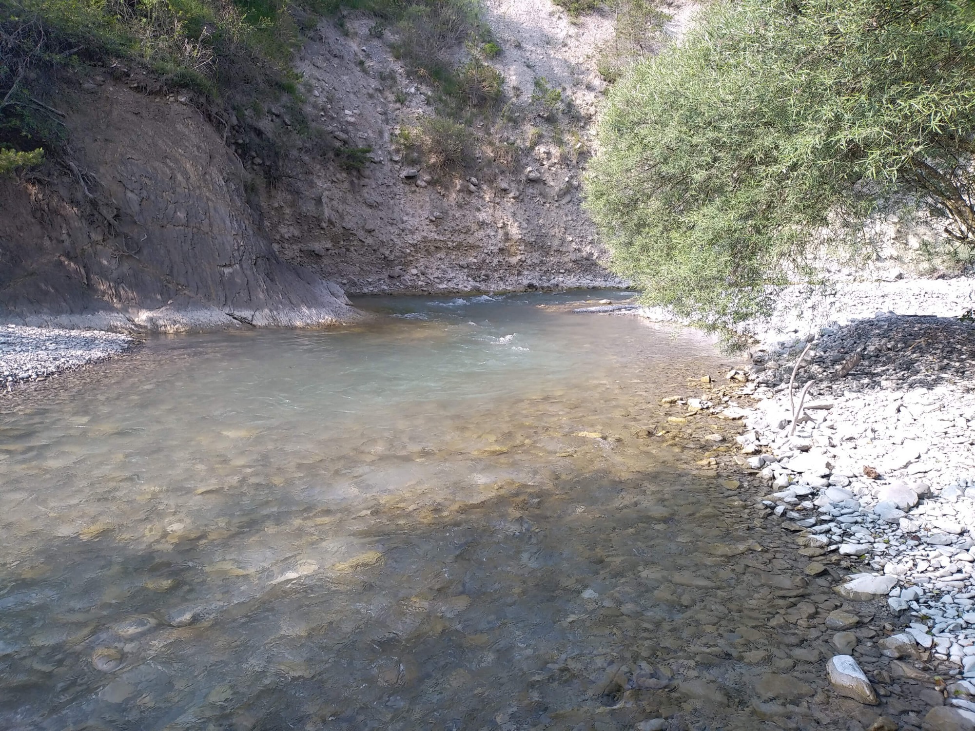 Baignade dans l'Ebron au Moulin de Recours
