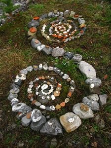 création de landart avec des pierres