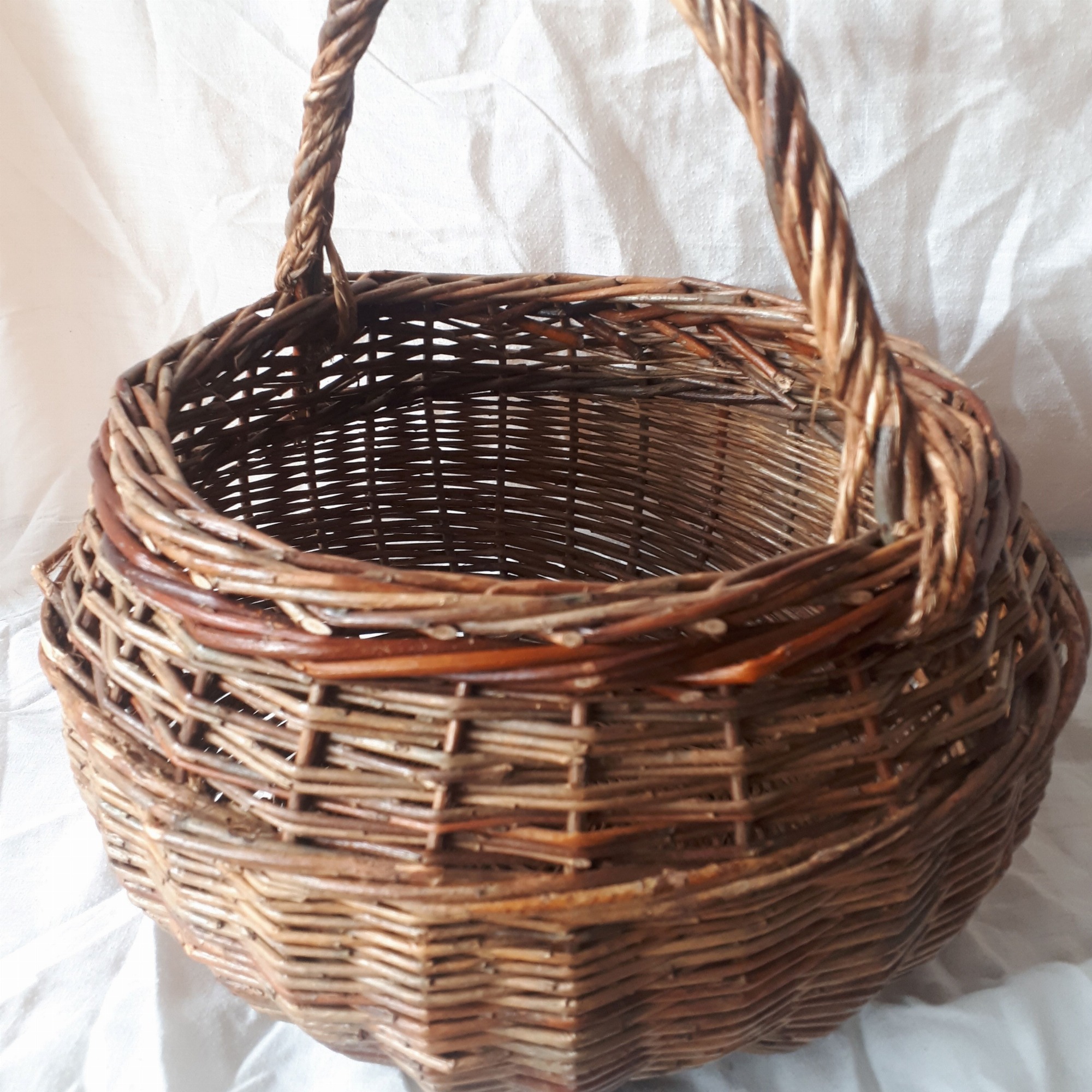 Panier boule en osier
