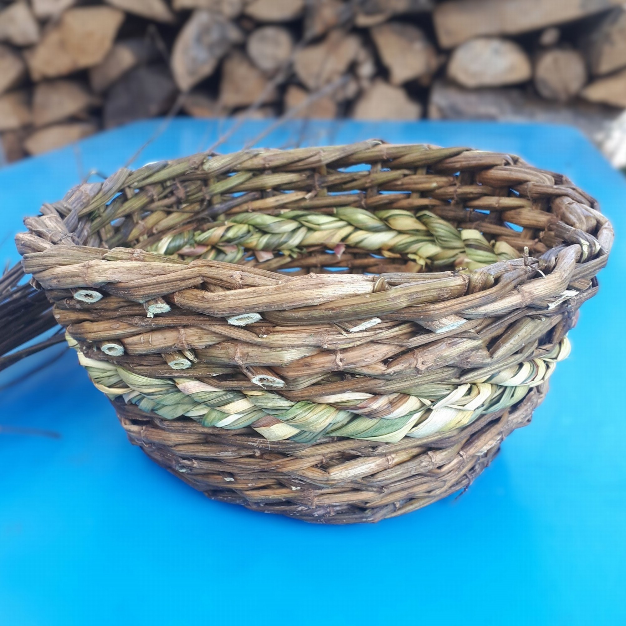 Corbeille en ortie et carex par Ghislaine Deniau