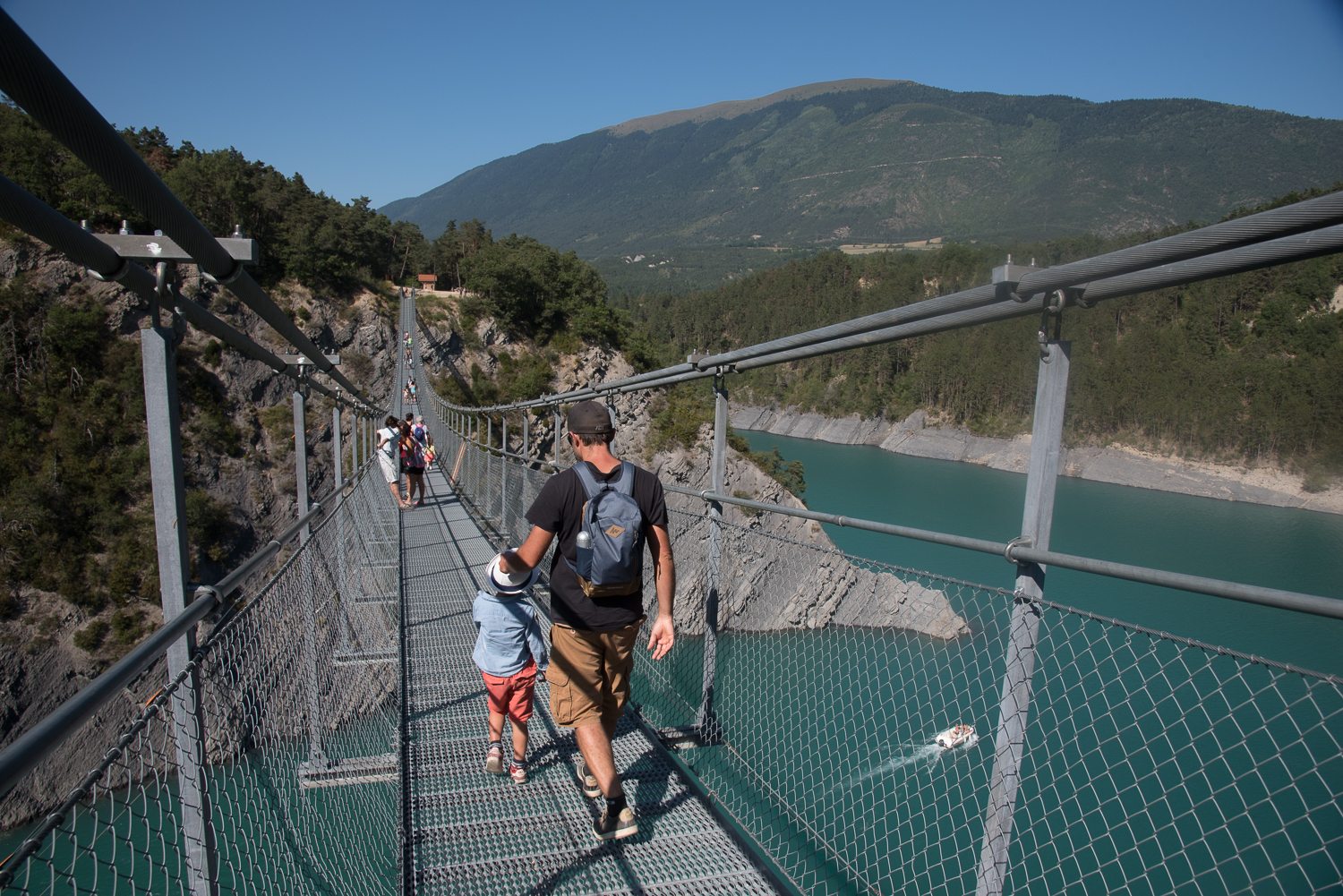 Parcours sportif enfants pont suspendu